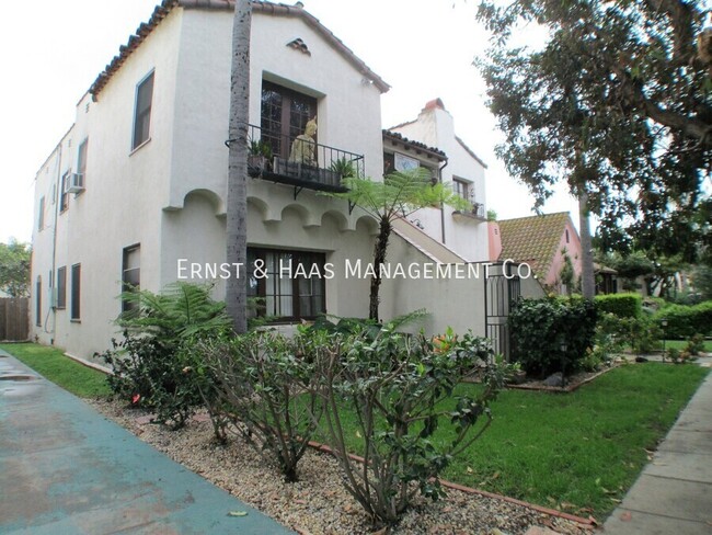 Foto del edificio - Lovely Spanish Styled Lower Duplex Unit in...