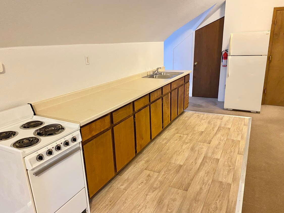 300 E 2nd St Unit 7, Pana, IL 62557 Apartments in Pana, IL