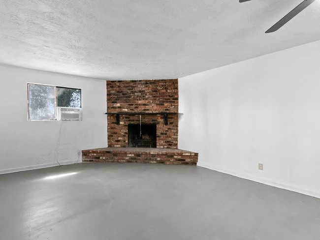 Building Photo - 10315 Acacia Ln