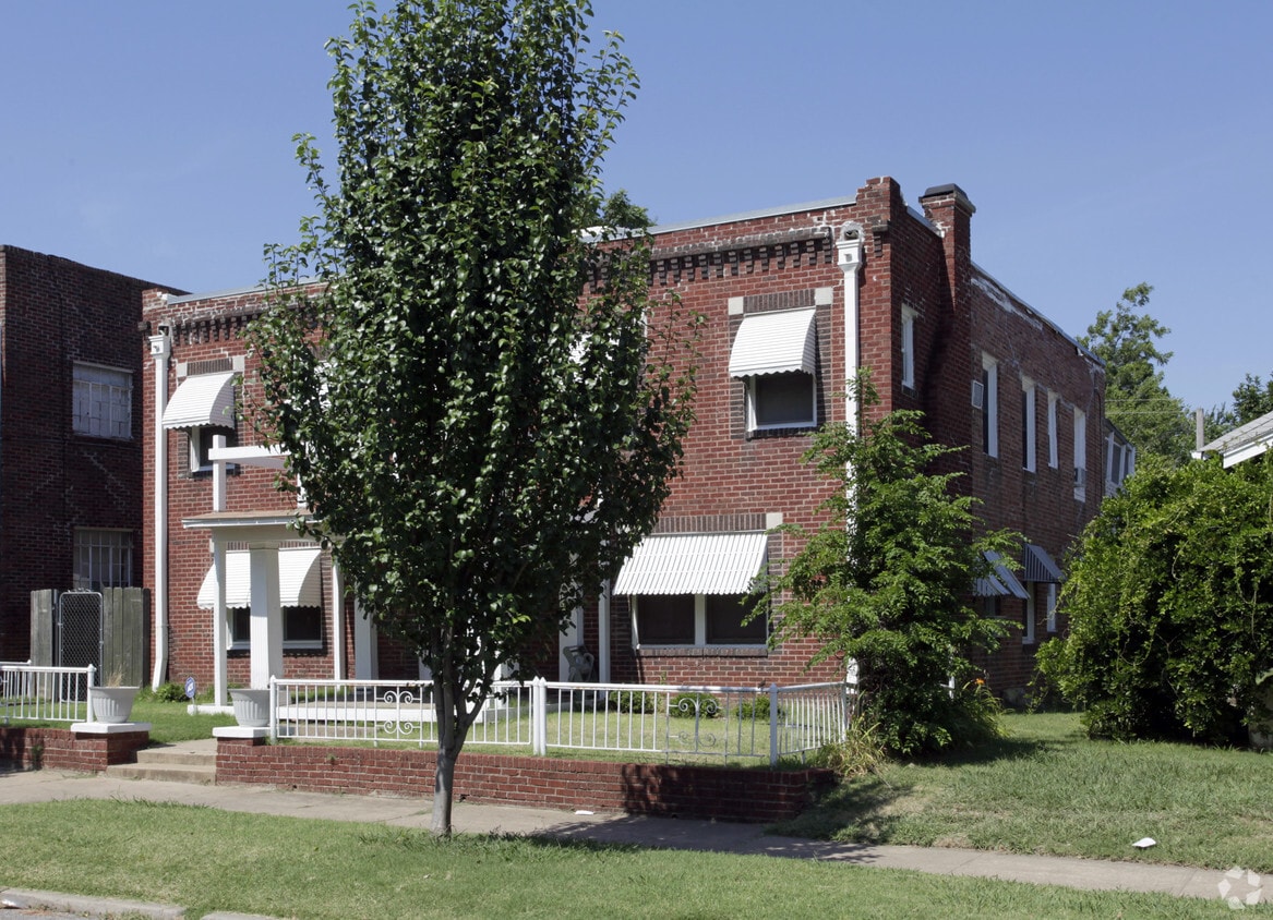 Building Photo - 1212 S St Louis Ave