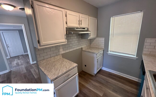 Foto del edificio - 3703 Wolf Trail Dr