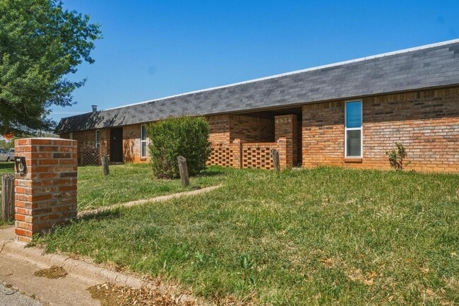 Building Photo - 4934 Greenslope Dr