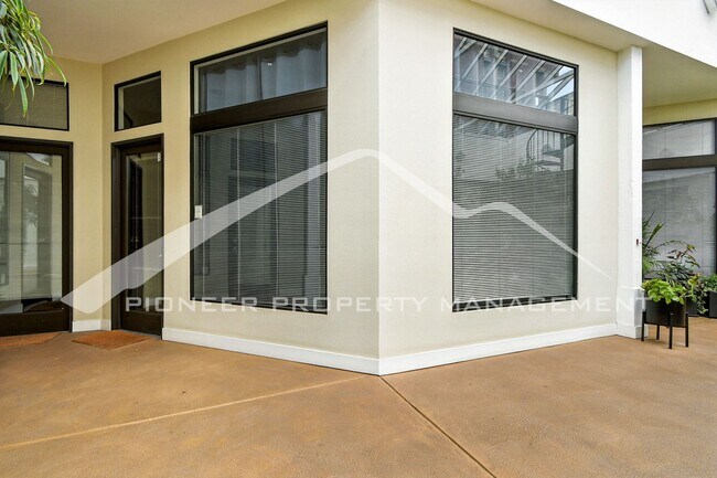 Foto del edificio - Modern Studio Apartment with Reserved Park...