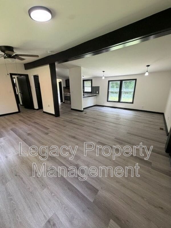 Building Photo - 5920 Boulder Dr