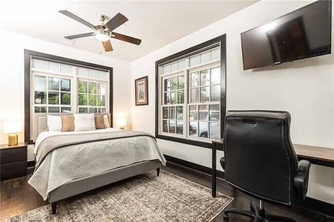 Building Photo - 1300 DeKalb Ave NE