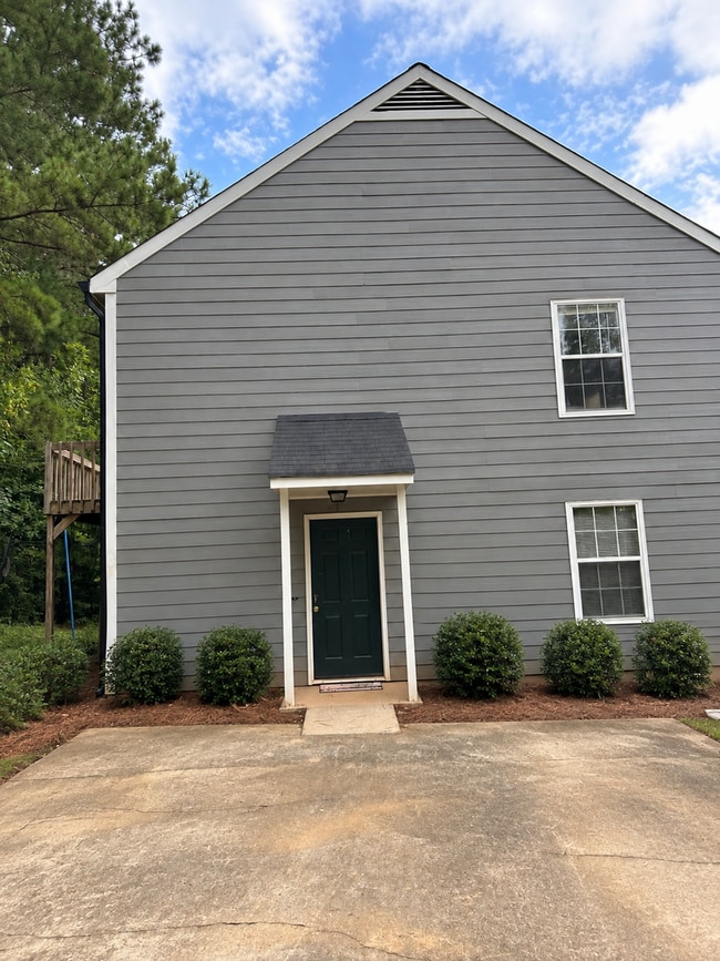 Building Photo - 4737 Victoria Dr