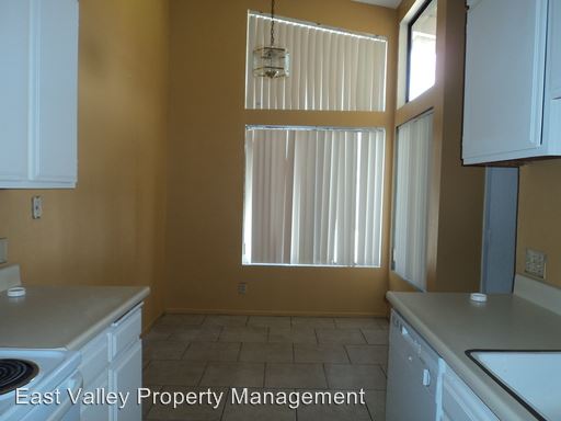 Primary Photo - 1150 S Meadow Ln