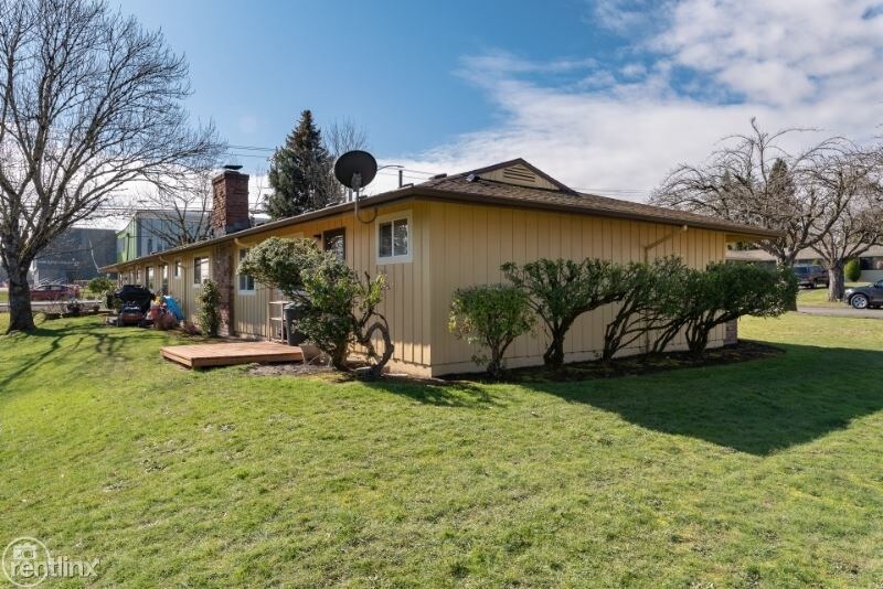 Building Photo - 2 br, 1 bath Apartment - 6970 SW King blvd