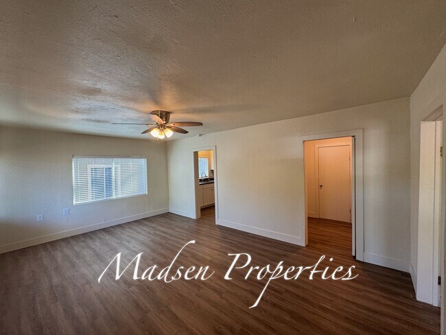 Foto del edificio - 3342 Burlington Ave