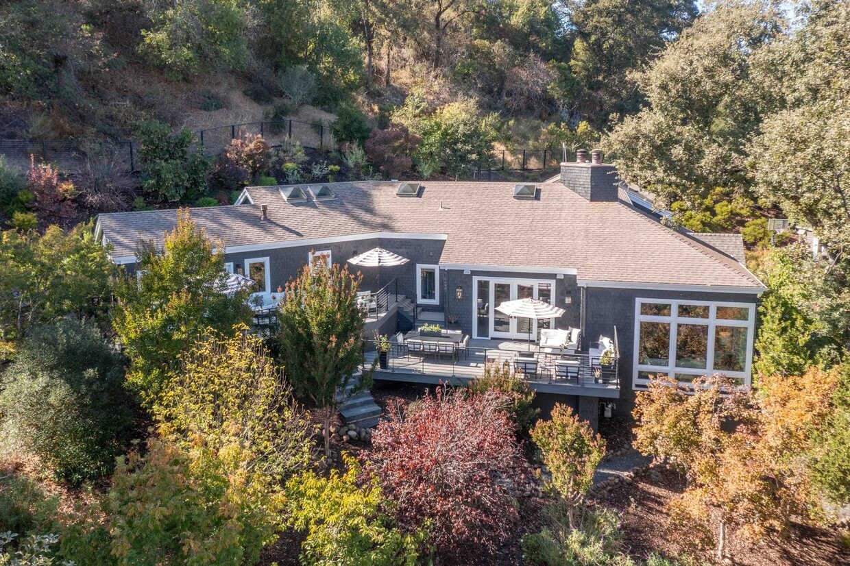 Foto principal - Stunning 4-Bedroom, 4-Bathroom Luxury Home...