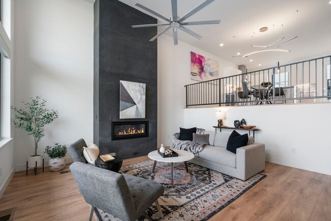 Foto del edificio - LUX 3BD, 5BA Townhome Near Cherry Creek, C...