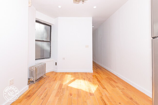 Building Photo - 160 Havemeyer St