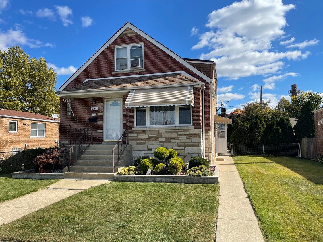 5107 S Luna Ave, Chicago, IL 60638 House Rental in Chicago, IL