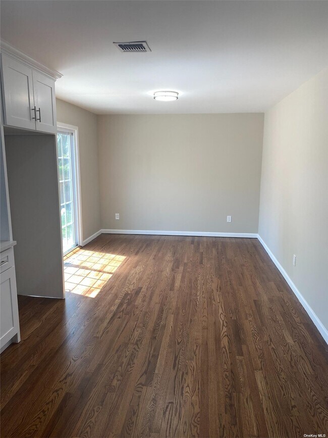 Building Photo - 536 Hampton Ave