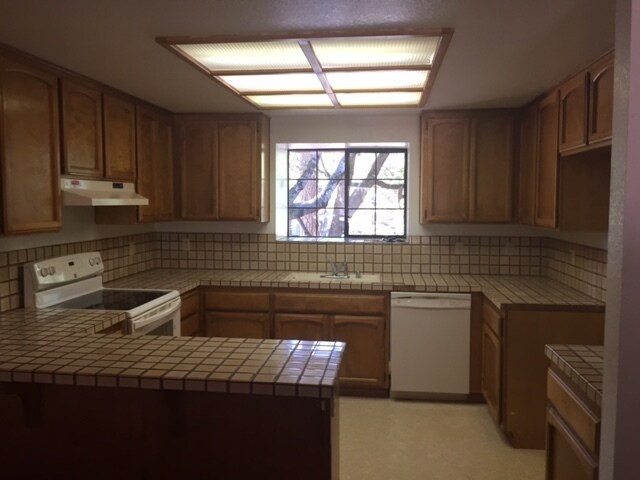 Building Photo - Cute home in Quiet neighborhood in Lake of...
