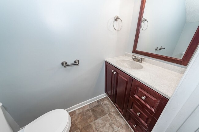 Building Photo - 3 Bedroom 2.5 Bath Condo in Parsonage Poin...