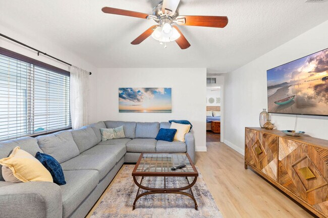 Foto del edificio - 6398 Woodland Blvd