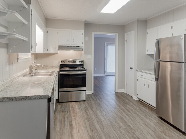 Building Photo - REDUCED!