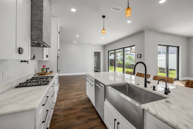 Foto del edificio - 1707 N Peninsula Ave