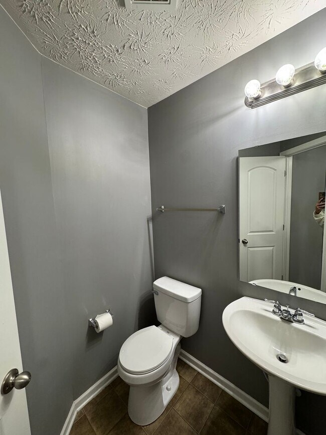 Foto del edificio - Columbus IN - 3 br with loft