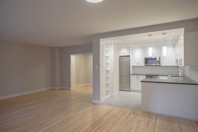 Photo du bâtiment - 3495 Rue de la Montagne