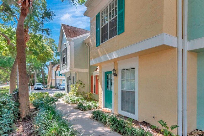 Building Photo - South Tampa 2 Bedroom w/ Office 2 Bathroom...