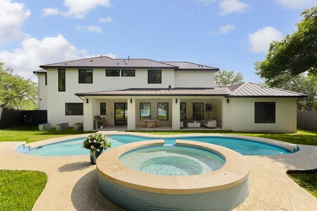 Building Photo - 1800 Bay Hill Dr