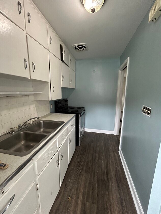 Kitchen - 2025 Ayers Ave