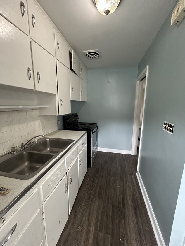Kitchen - 2025 Ayers Ave