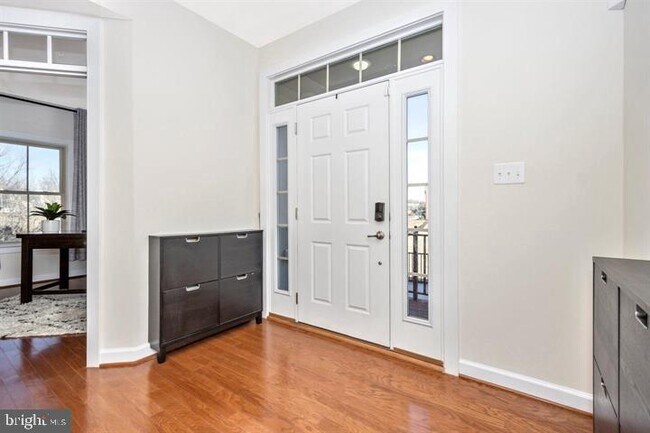 Foto del edificio - 9112 Kenway Ln