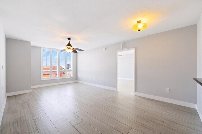 Building Photo - 610 W Las Olas Blvd