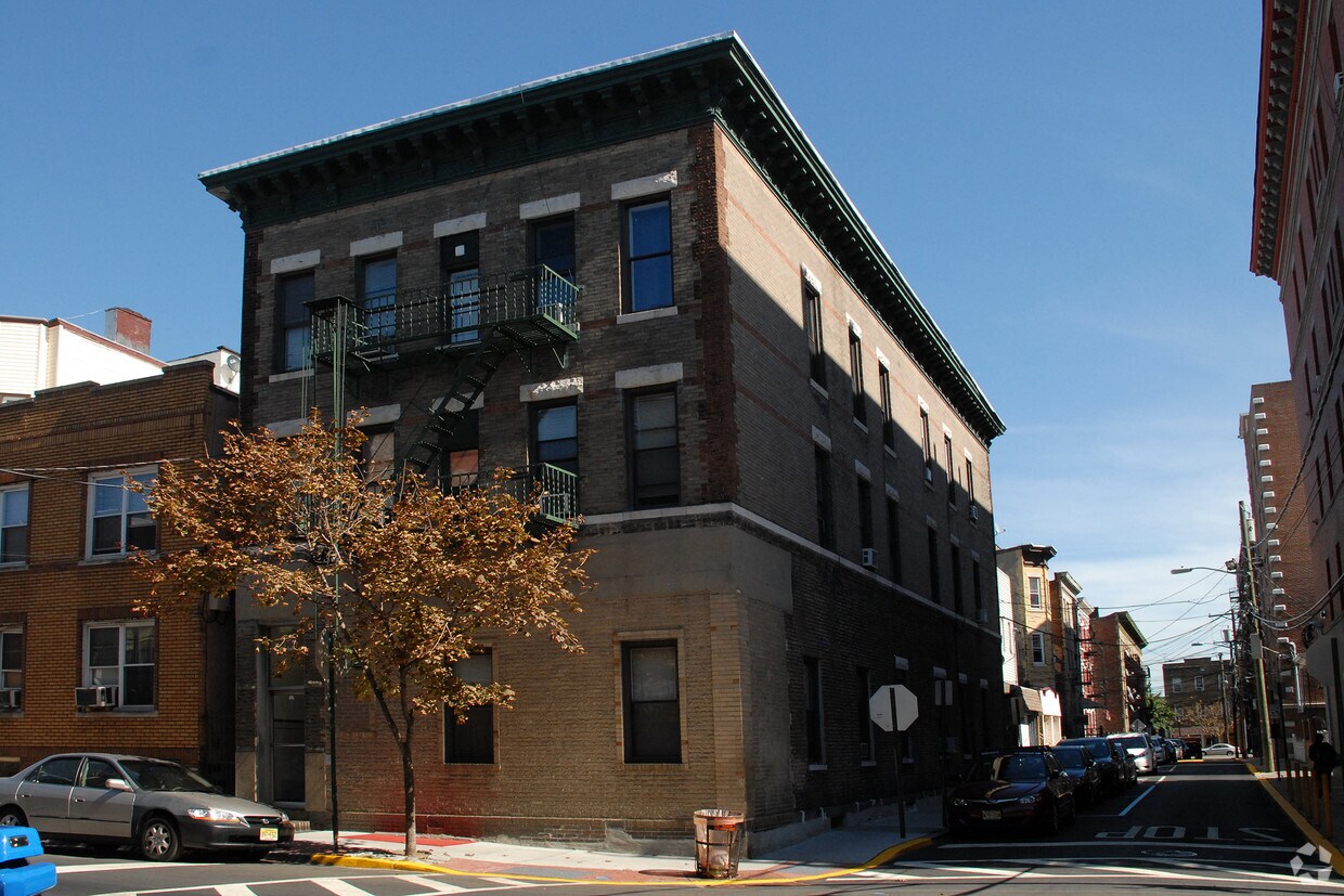 Primary Photo - 900 Bergenline Ave