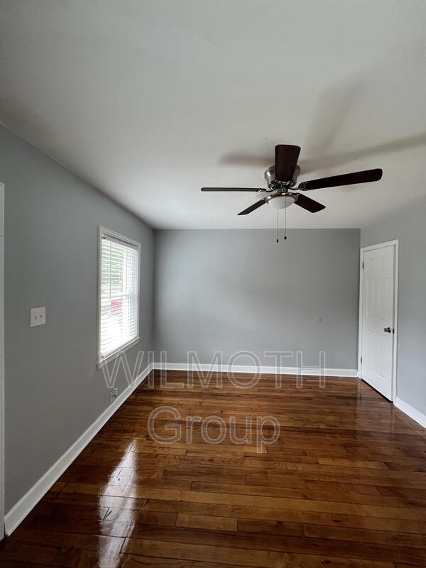 Building Photo - 615 N Tibbs Ave