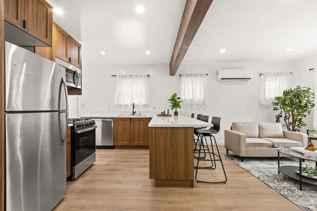 Foto del edificio - 1244 W 107th St