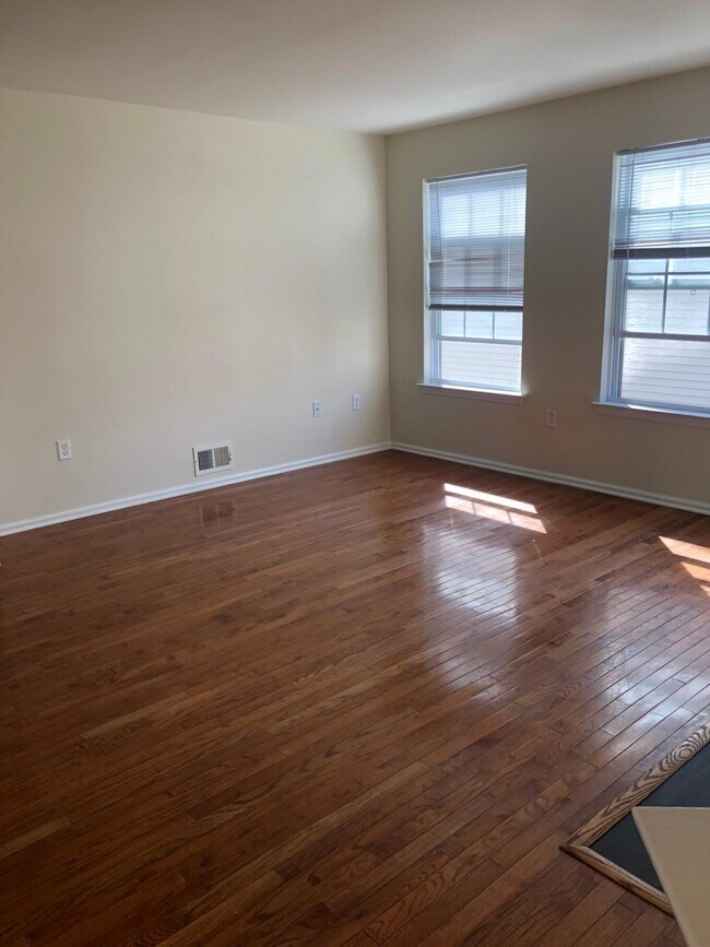 49 Giera Ct, Parlin, NJ 08859 Townhome Rentals in Parlin NJ