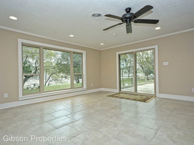 Building Photo - 204 Blanco Dr