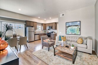 Interior Photo - Mariners Landing