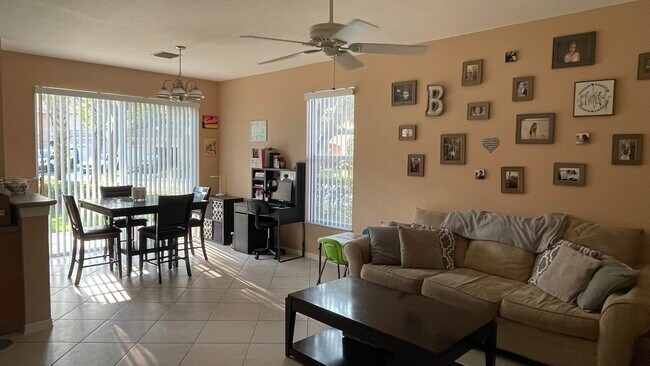 Building Photo - 401 Rainbow Springs Terrace