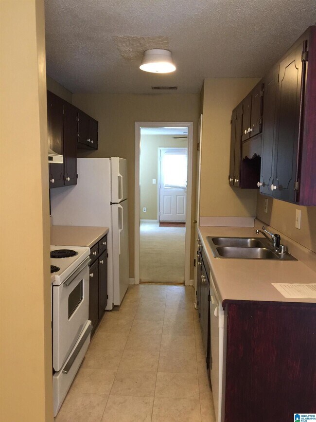Building Photo - 1710 14th Terrace S