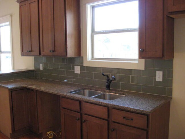 Building Photo - Cottage Near Greenway Available for Pre-Lease