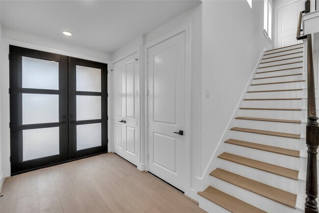 Building Photo - 4320 Avron Dr