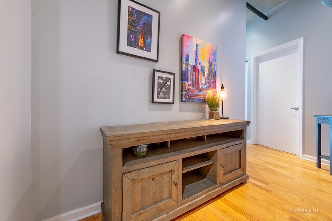 Building Photo - 125 E 13th St