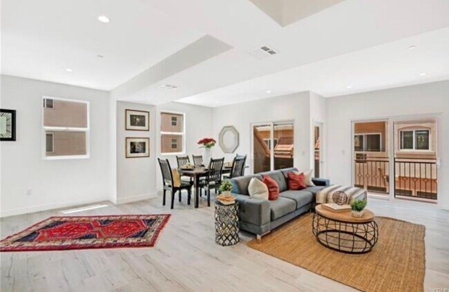Building Photo - 9861 N Lassen Ct