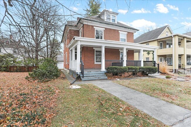 Foto del edificio - 1052 Edgar Ave