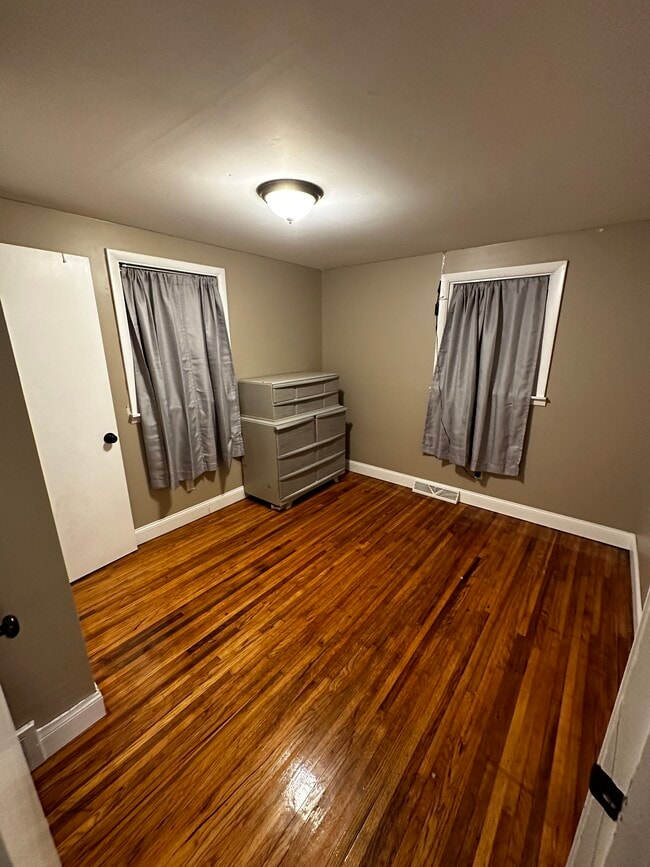 Building Photo - 84 Pound St