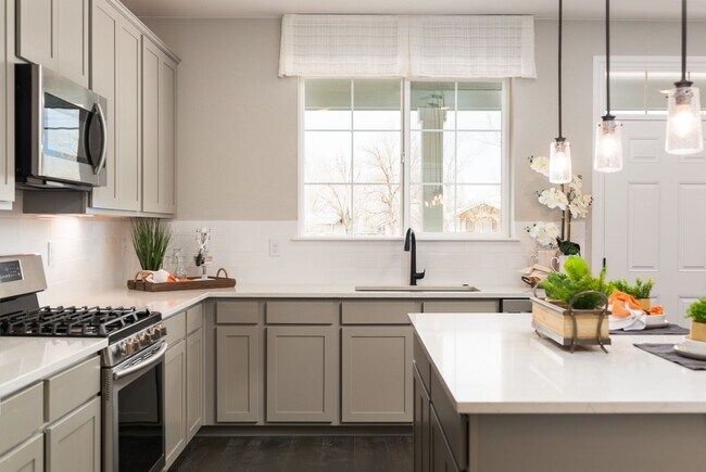 Foto del edificio - Model Home - Superb townhome in great loca...