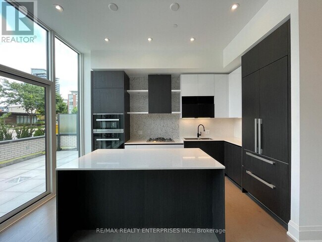 Photo du bâtiment - 55 Port St E