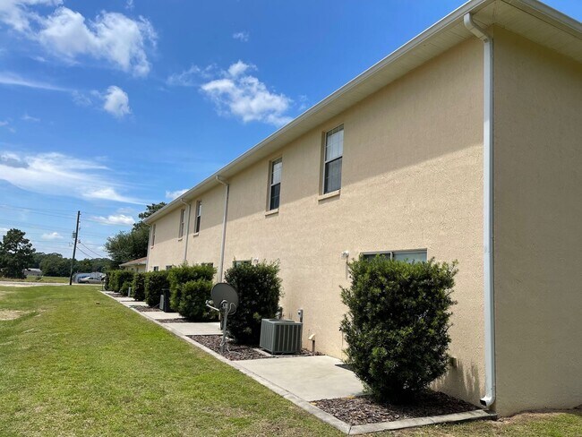 Foto del edificio - 2 Bedroom/2 1/2 Bathroom End Unit Apartment