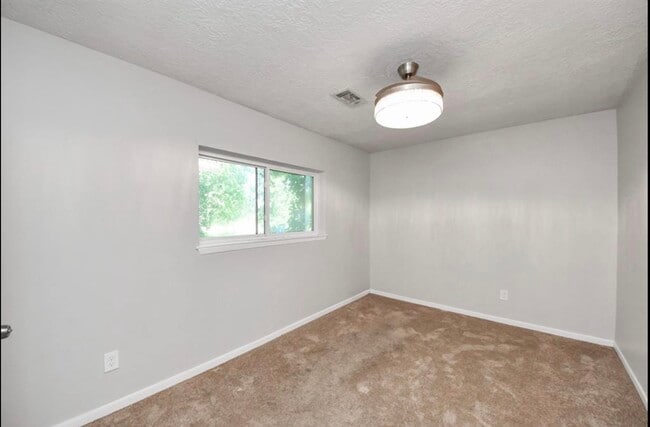 Building Photo - 12610 Chiswick Rd