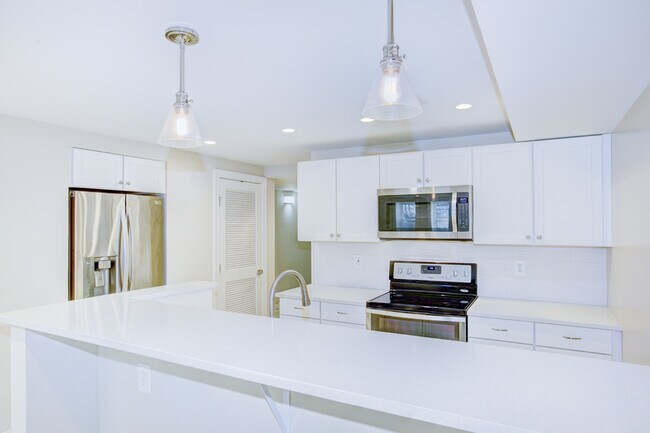 Foto del edificio - Terrific Two-Bedroom Unit in Columbia Heig...
